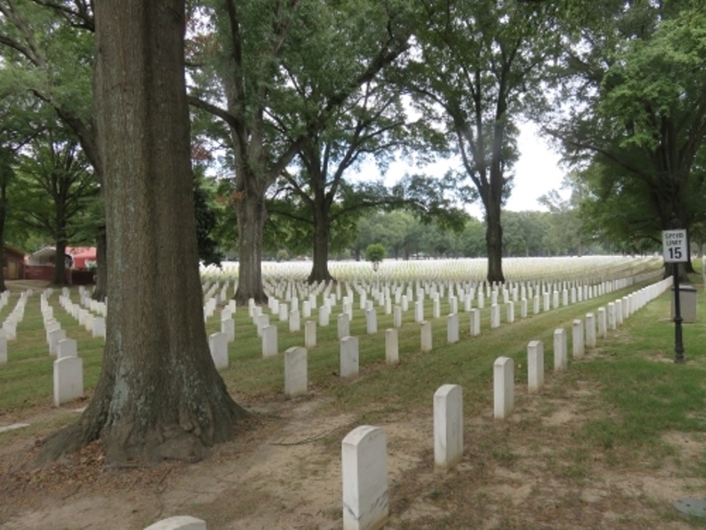 Memphis National Cemetery 2.JPG