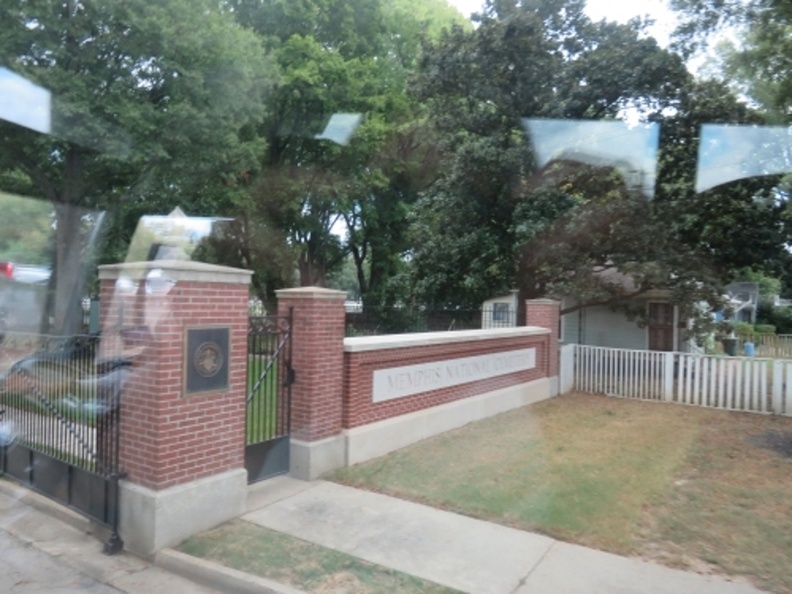 Memphis National Cemetery Entrance.JPG